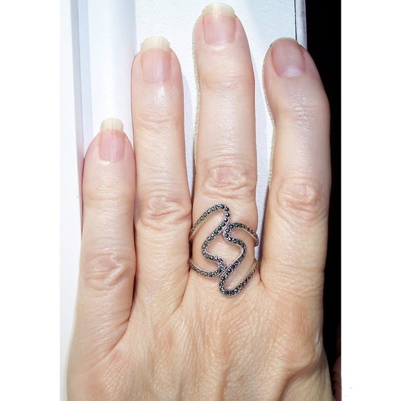 925 STERLING SILVER Modern Curvy Marcasite Statement Ring - Picture 3 of 16